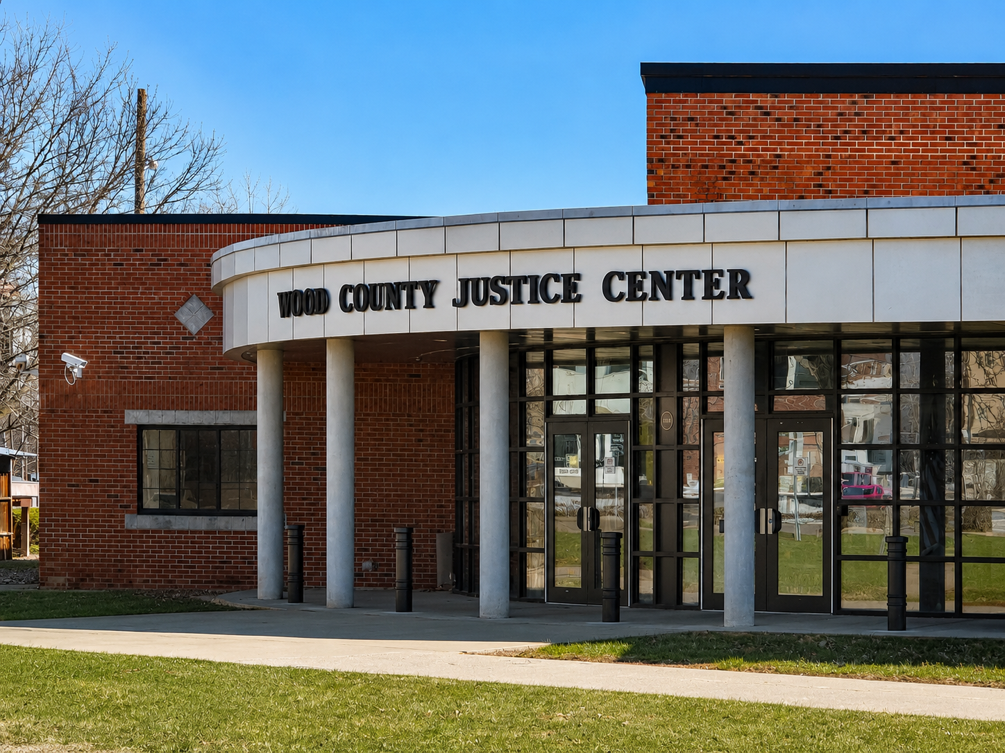 Exterior of a West Virginia courthouse representing bond reduction hearings and criminal defense proceedings.
